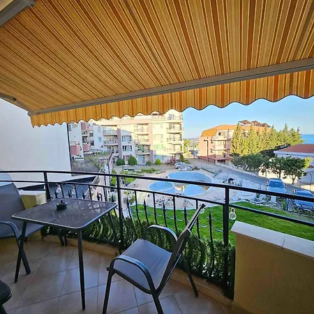 شقة Larenta стилни с 2 спални и гледка море в влас