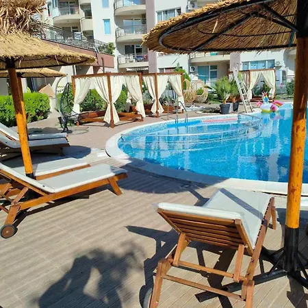 شقة Larenta стилни с 2 спални и гледка море в влас