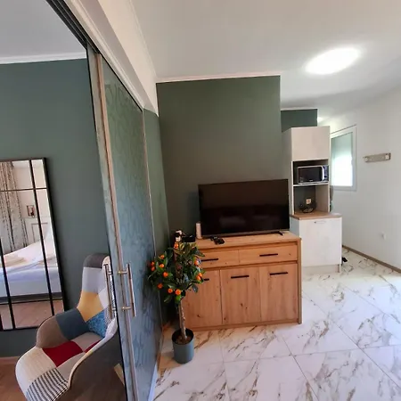 Larenta стилни с 2 спални и гледка море в влас شقة