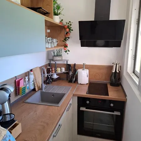 شقة Larenta стилни с 2 спални и гледка море в влас