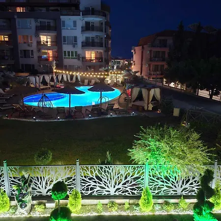 شقة Larenta стилни с 2 спални и гледка море в влас *