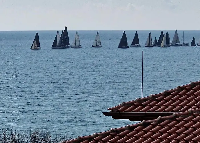 Larenta стилни с 2 спални и гледка море в влас * Свети Влас