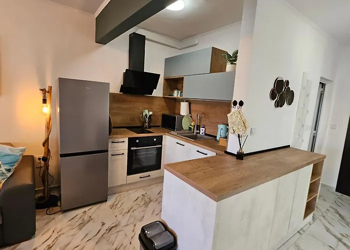 Larenta стилни с 2 спални и гледка море в влас