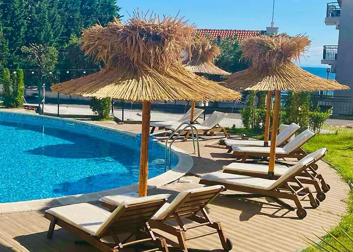 Larenta стилни с 2 спални и гледка море в влас