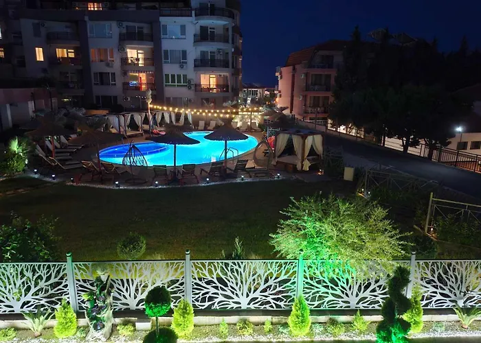 Lägenhet Larenta стилни с 2 спални и гледка море в влас *