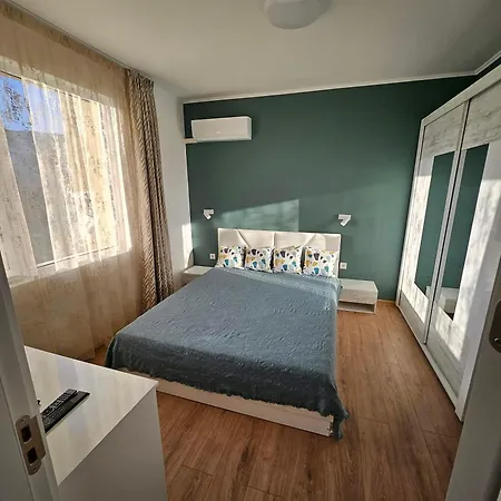 Apartment Larenta стилни с 2 спални и гледка море в влас *