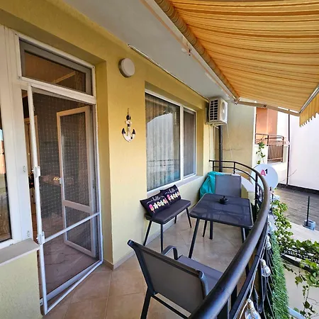 Apartment Larenta стилни с 2 спални и гледка море в влас