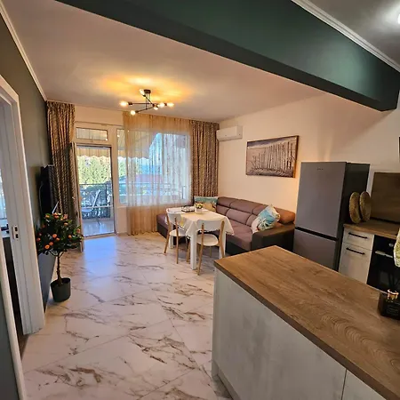 Appartement Larenta стилни с 2 спални и гледка море в влас *