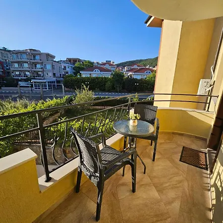 Larenta стилни с 2 спални и гледка море в влас Appartement *