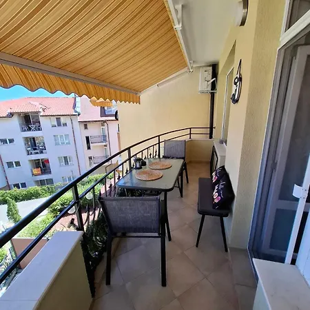 Apartment Larenta стилни с 2 спални и гледка море в влас Sweti Wlas