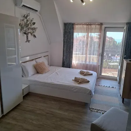 Larenta Sveti Vlas, Ulitsa Cherno 12 * Sveti Vlas