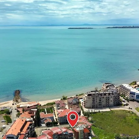 Appartamento Larenta стилни с 2 спални и гледка море в влас *