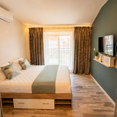 Apartamento Larenta стилни с 2 спални и гледка море в влас *
