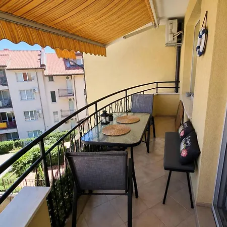 Apartamento Larenta стилни с 2 спални и гледка море в влас