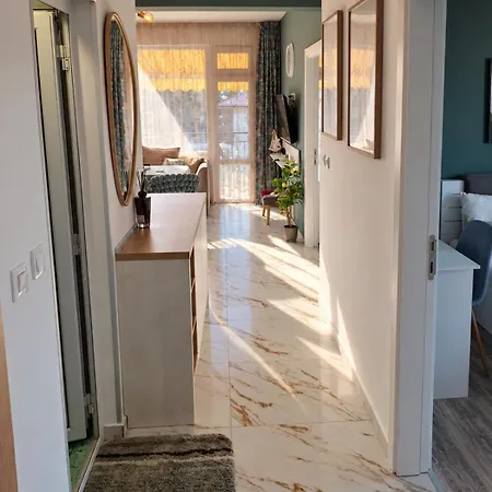 Apartment Larenta стилни с 2 спални и гледка море в влас *
