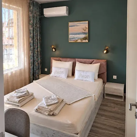 Larenta стилни с 2 спални и гледка море в влас Apartment
