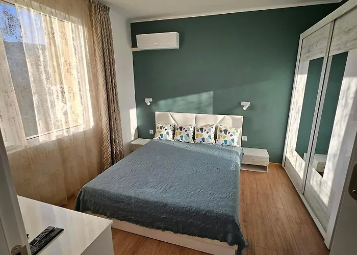 Apartmán Larenta стилни с 2 спални и гледка море в влас *