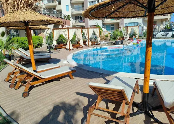 Apartmán Larenta стилни с 2 спални и гледка море в влас