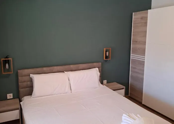 Larenta стилни с 2 спални и гледка море в влас