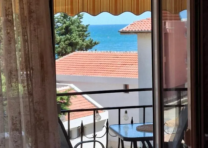 Apartmán Larenta стилни с 2 спални и гледка море в влас *